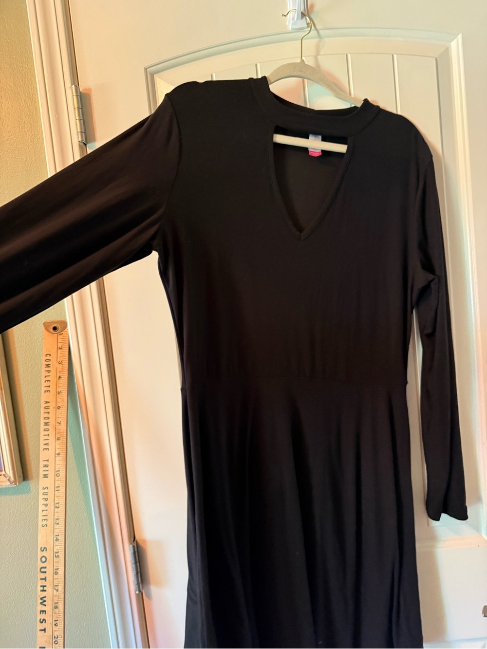 Black Midi Dress with V-Notch. Plus Size - Picture 3 of 9